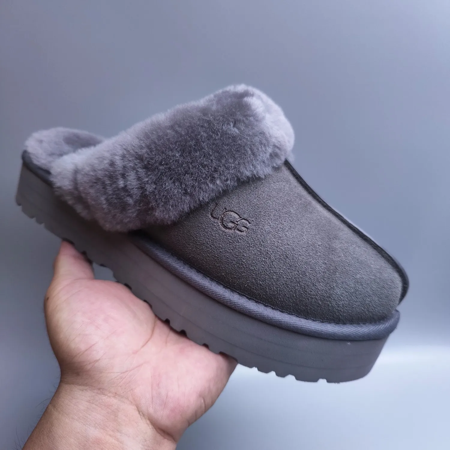 💰440 UGG sheepskin all-in-one snow boots 2550 🔥Thick-soled wool slippers (star slippers plus version) are comfortable and can be worn at home. Wool slippers can be worn outside. Split cow upper, Longfeng moccasin wool lining. The original three-layer combination outsole is light and comfortable on the foot. Only the top version is made. The oil edge craftsmanship is exquisite! Color: maroon gray sand antelope brown black code number: 35-41